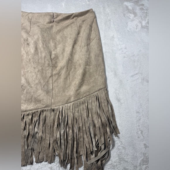 NWT Neiman Marcus Asymmetrical Hem Faux Suede Tan Boho Fringe Mini Skirt Medium - Picture 12 of 14
